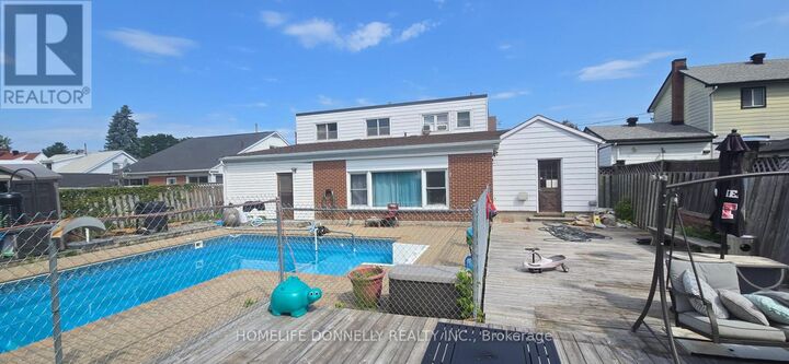 Property Photo:  310 Dickson Street  ON K8A 2X5 