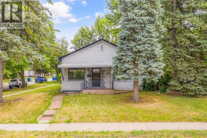 Property Photo:  3173 Wyandotte West  ON N8Y 4V1 