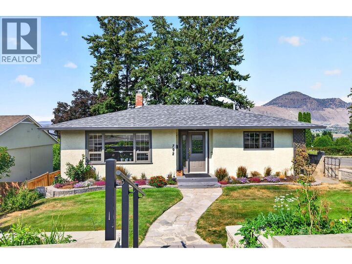 792 Munro Street — photo 1