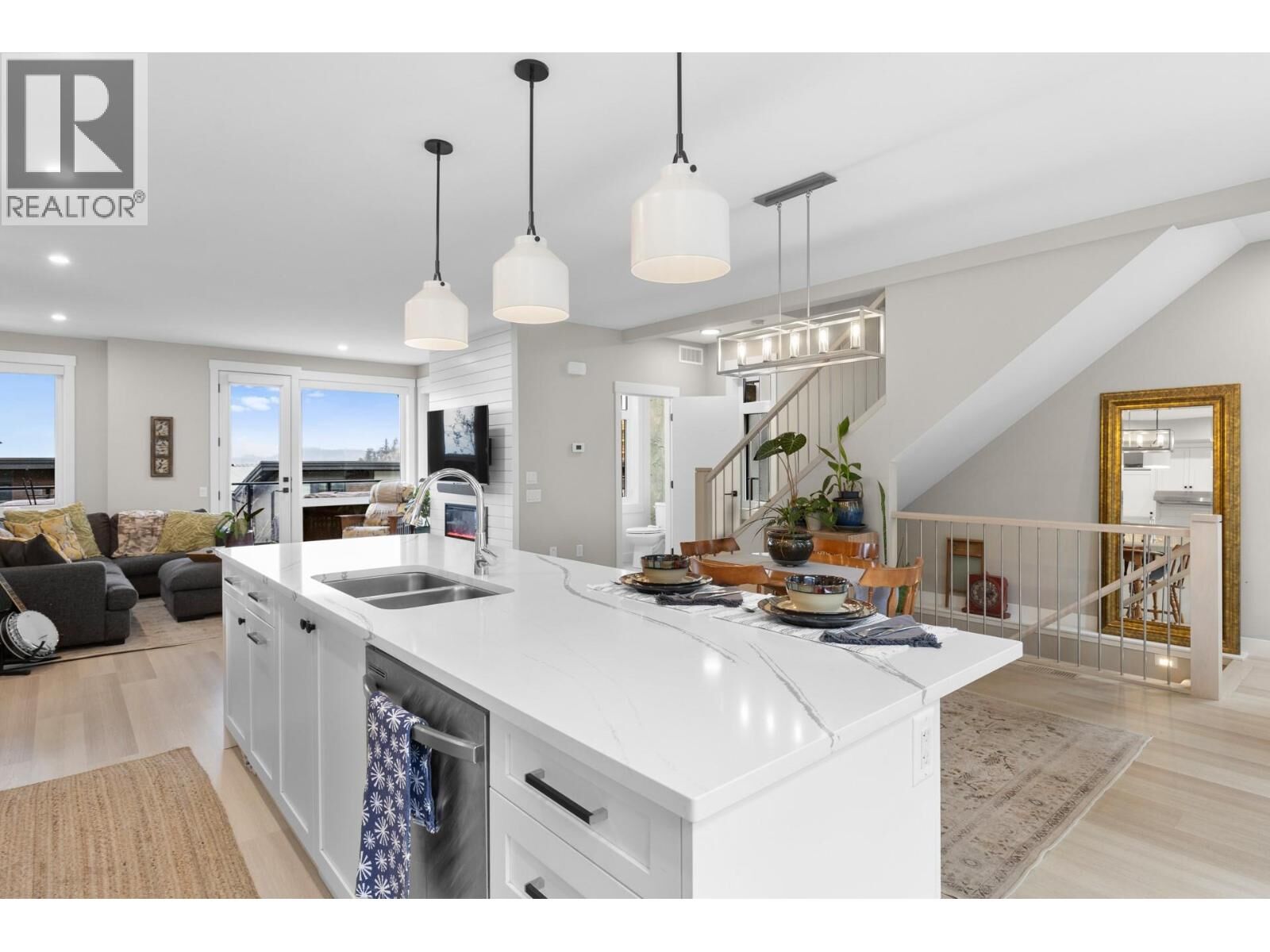 Property Photo: 3220 Hilltown Drive 6 BC V1V 0C6