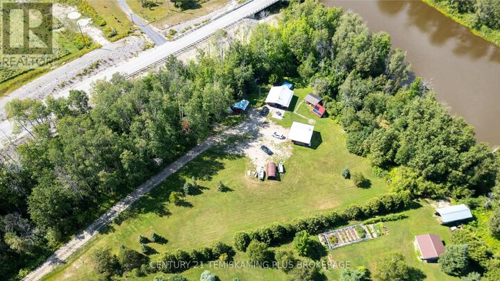 951701 Highway 569 — photo 1