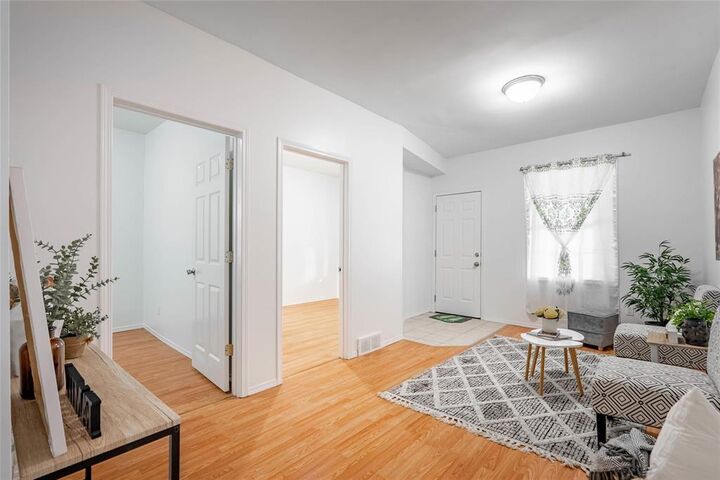 Property Photo:  695 Redwood Avenue  MB R2W 1T5 