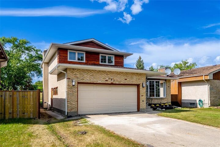 Property Photo: 143 Valewood Crescent MB R2R 1S4