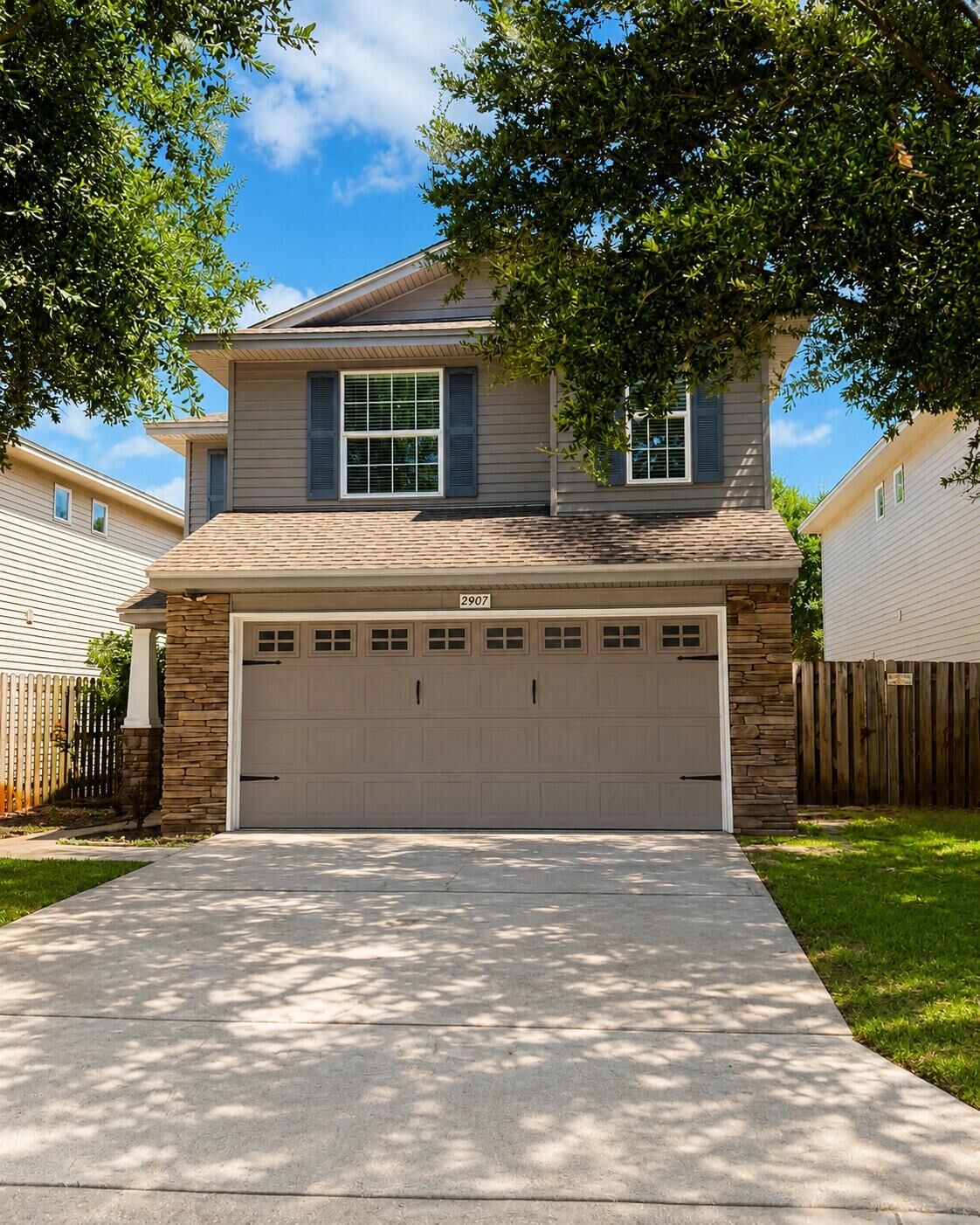 Property Photo: 2907 Five Oaks Lane FL 32579