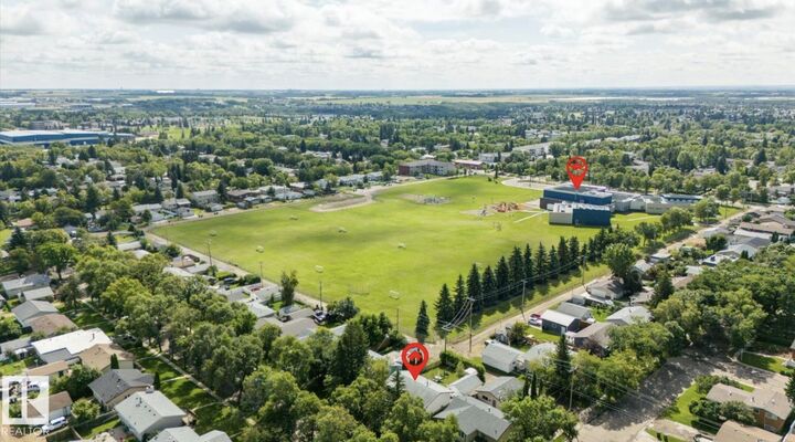 Property Photo:  6221 44B Avenue  AB T4V 0B5 