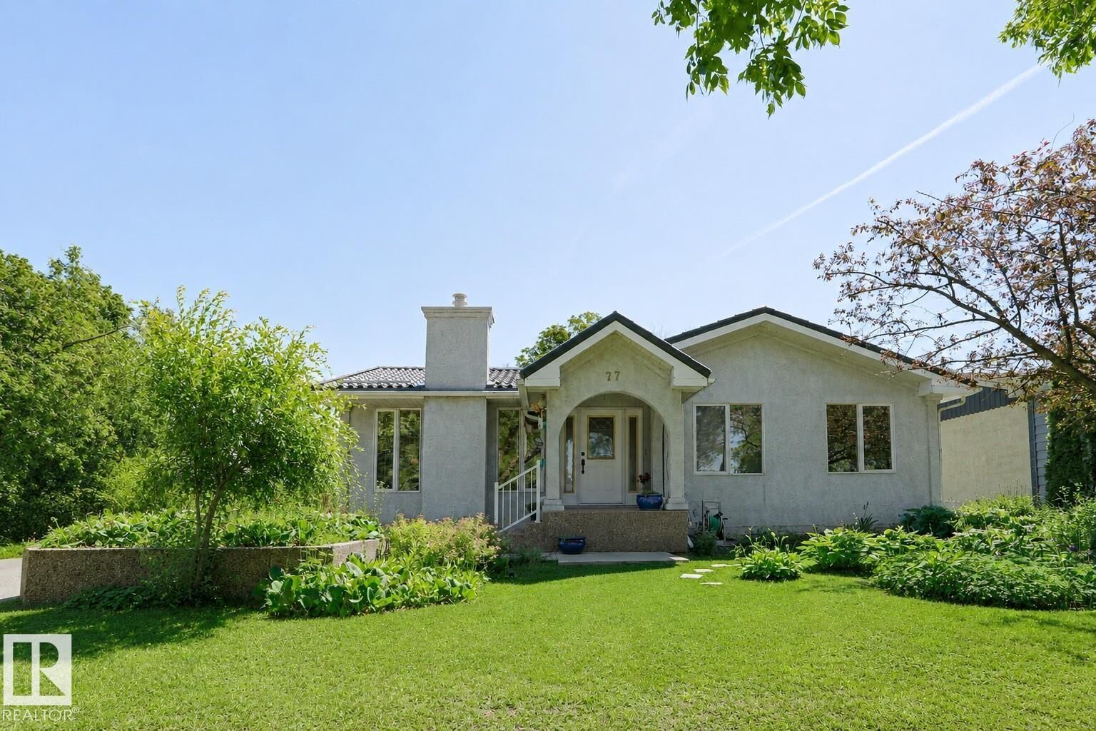 Property Photo:  77 Sunset Boulevard  AB T8N 0P2 
