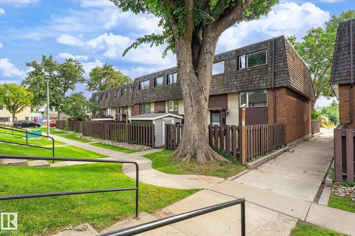 3317 107 Avenue NW — photo 1