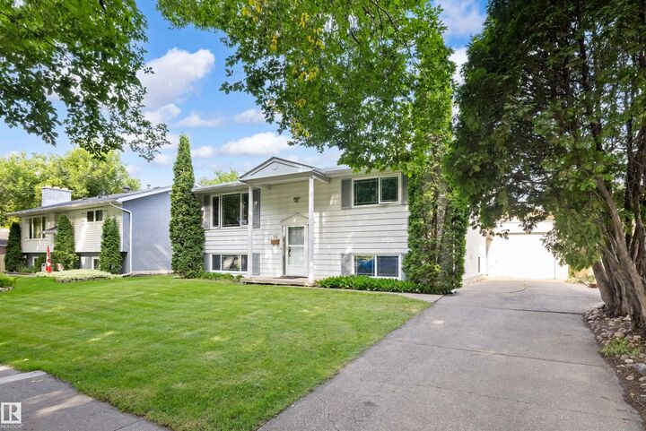 Property Photo:  56 Flagstone Crescent  AB T8N 1R3 
