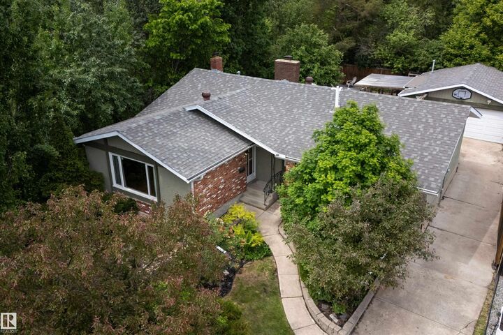 Property Photo:  140 Greengrove Avenue  AB T8A 3C7 