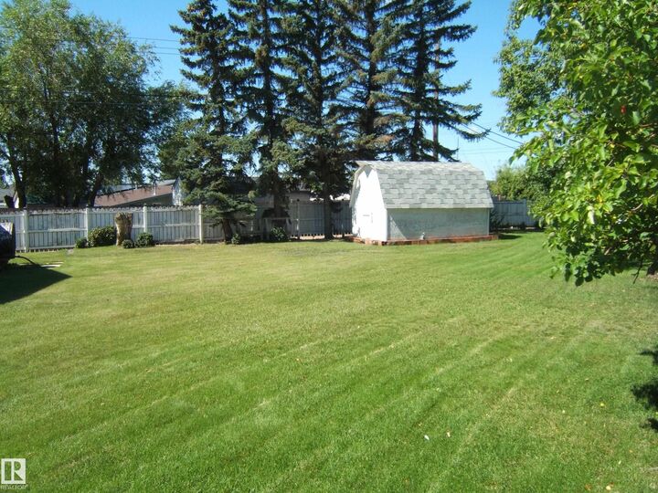Property Photo:  5404 49 Street  AB T0B 4K0 