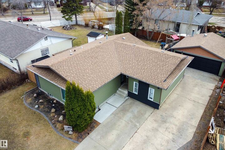 Property Photo:  9025 95 Avenue  AB T8L 1C5 