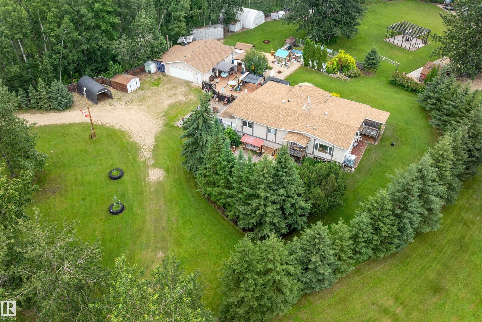 Property Photo: 1001 45 St Street AB T0C 2C0