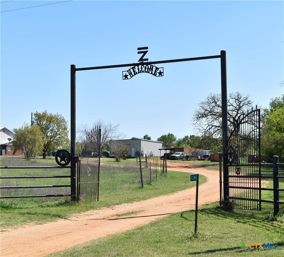 Property Photo: 1204 Fm 2095 TX 76520