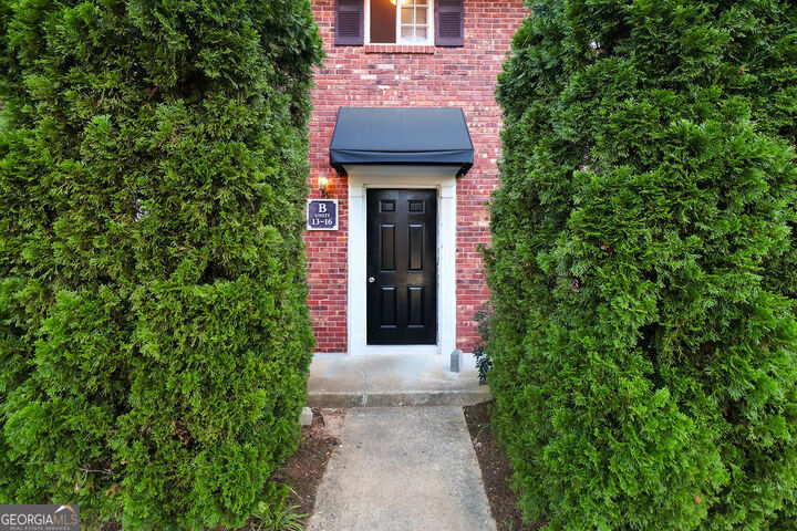 Property Photo:  195 Sycamore Drive Apt B14  GA 30606 