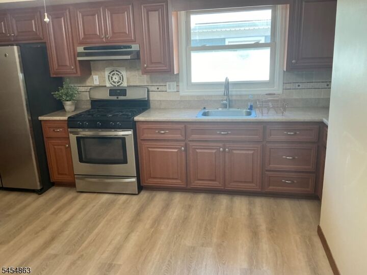 Property Photo:  545 Freeman St  NJ 07071 