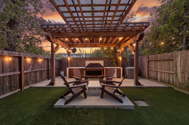 Property Photo:  1128 Malone Street  TX 77007 