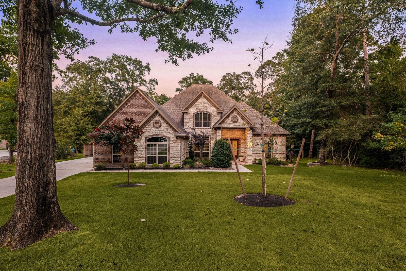 Property Photo: 1904 Boulder Ridge Drive TX 77304