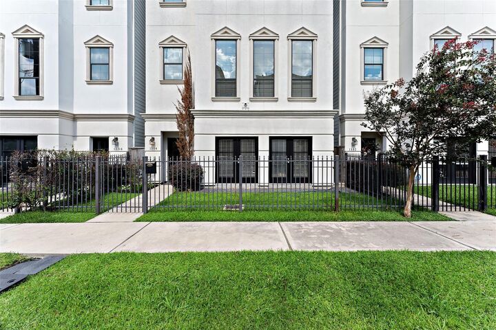 Property Photo:  1504 Knox Street  TX 77007 