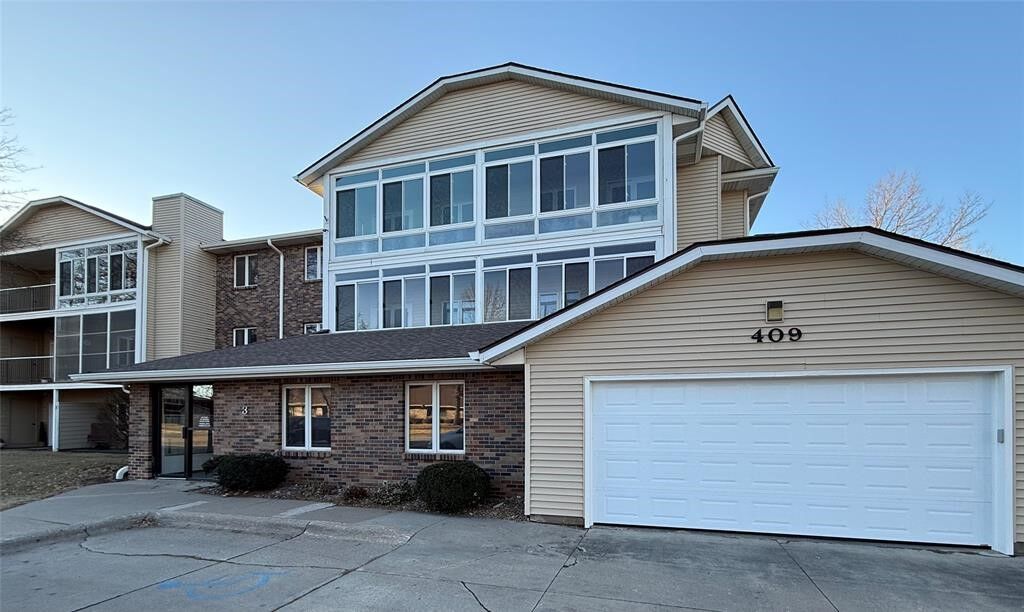 Property Photo:  409 SE Delaware Avenue 202  IA 50021 