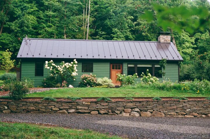 Property Photo:  21 Vandermark Road  NY 12498 