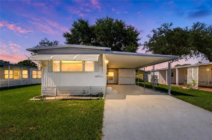 Property Photo:  38651 Windflower Avenue  FL 33542 