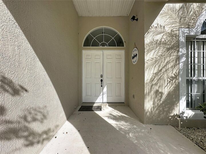 Property Photo:  2216 Mallory Cir  FL 33844 