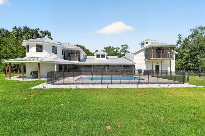Property Photo:  4091 NE 185th Avenue  FL 32696 
