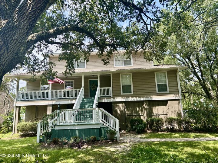Property Photo:  2421 Washington Avenue  MS 39567 