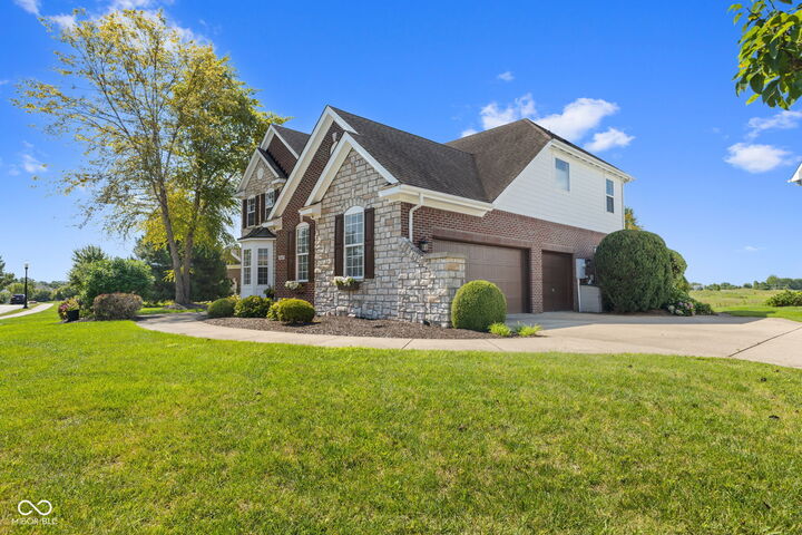 Property Photo: 4637 Shadow Ridge Boulevard IN 46143
