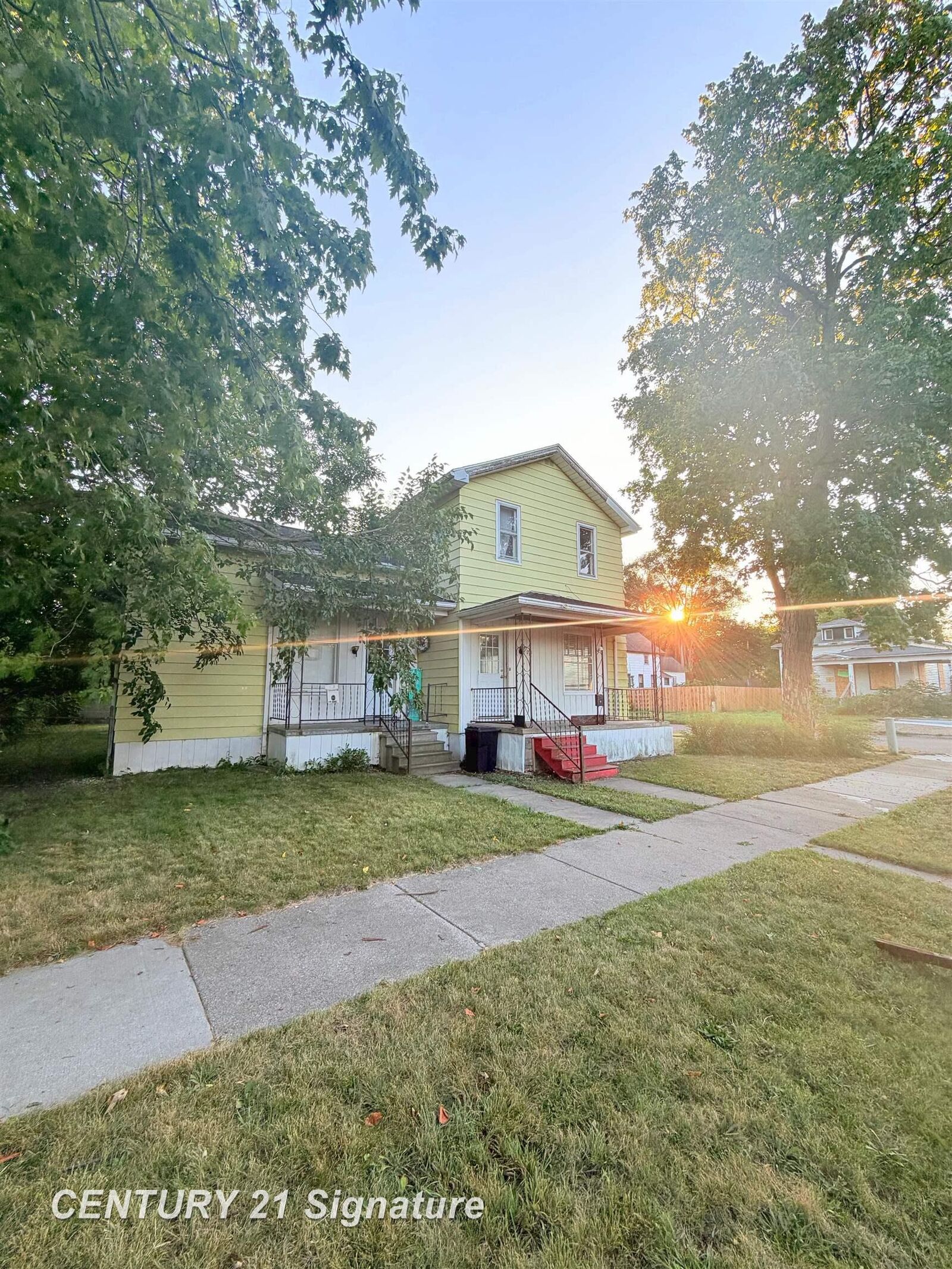 Property Photo:  721 Lyon Street  MI 48602 