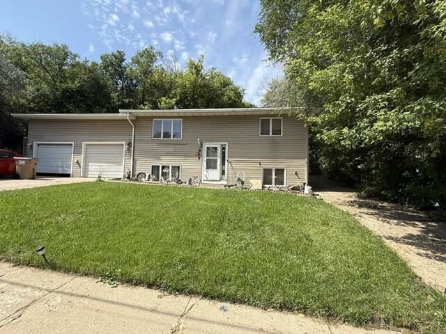 Property Photo: 816 Hiawatha St SE ND 58701