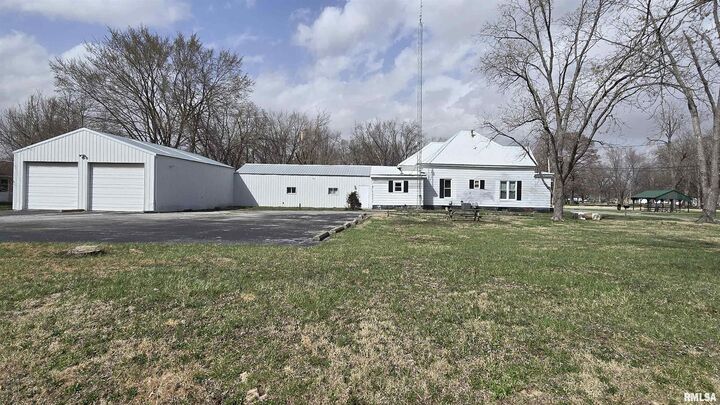 Property Photo: 205 Shaw Street IL 62946