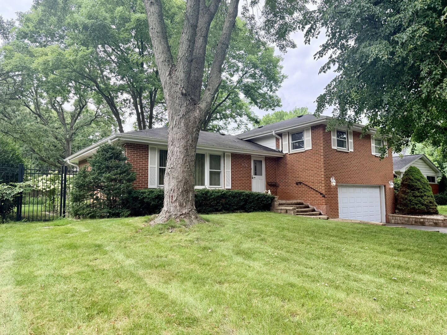 Property Photo:  926 Valley Road  IL 60045 