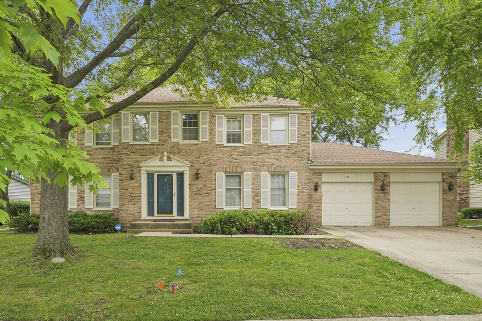 Property Photo: 837 Heatherstone Drive IL 60173