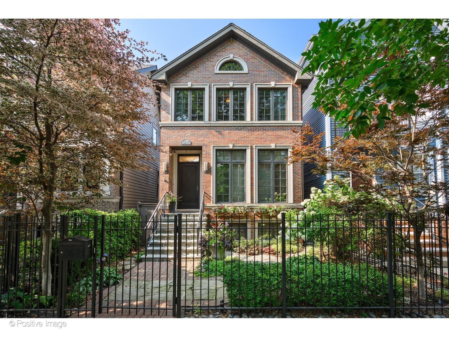 Property Photo:  1844 W Barry Avenue  IL 60657 