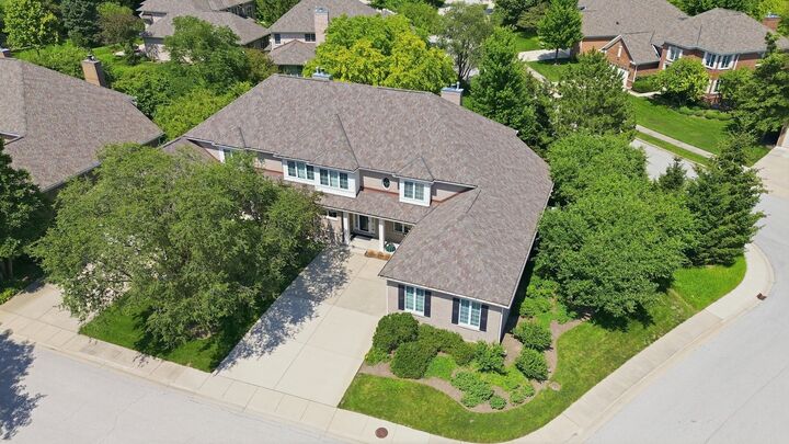 Property Photo:  2004 Claridge Court  IL 60062 