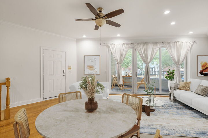 Property Photo: 4662 N Winthrop Avenue 1S IL 60640