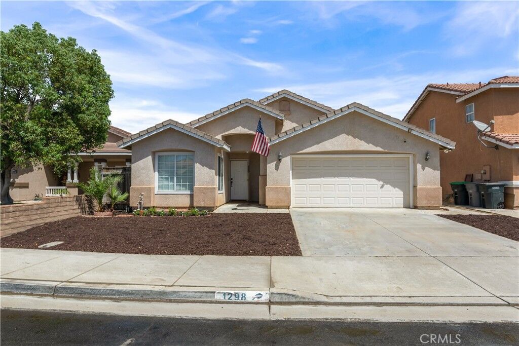 Property Photo: 1298 Canterbury CA 92571