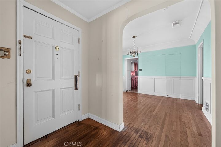 Property Photo:  2201 E Glenoaks  CA 91206 