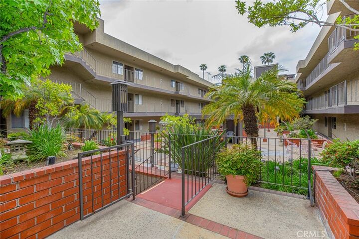 Property Photo:  125 W Mountain Street 102  CA 91202 