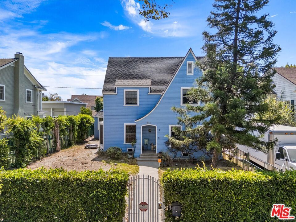 Property Photo:  814 5th Avenue  CA 90005 