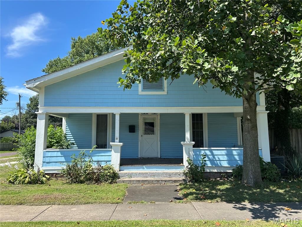 Property Photo:  1003 N Walnut Street  IL 62056 