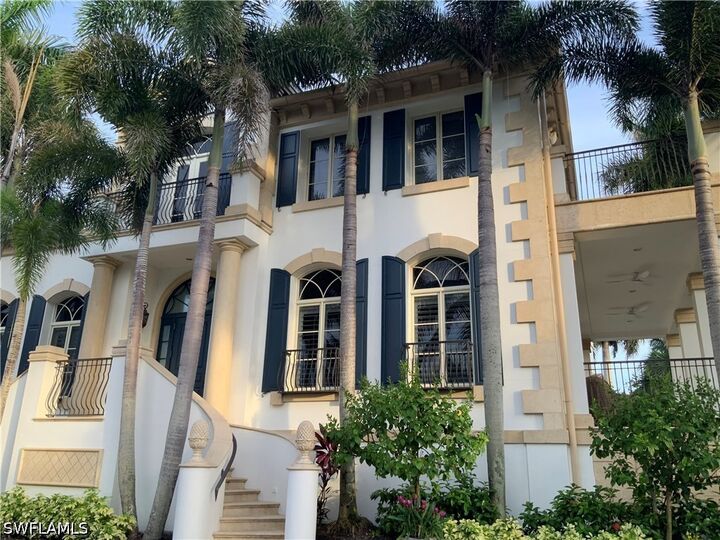 Property Photo:  40 5th Avenue S  FL 34102 