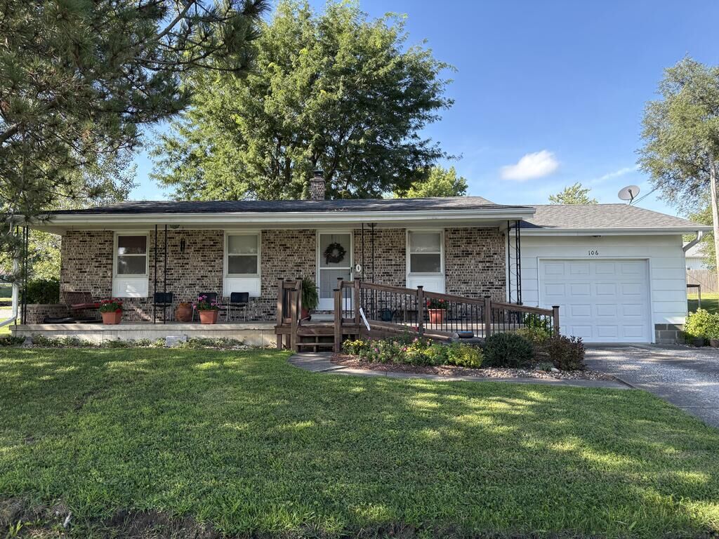 Property Photo: 106 W Track MO 63533