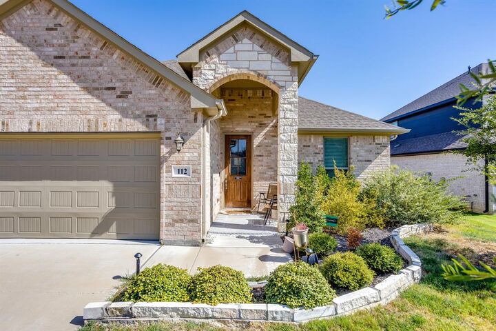 Property Photo: 112 Everest Court TX 76028