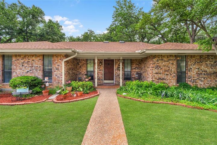 Property Photo:  1455 Warrington Court  TX 76112 