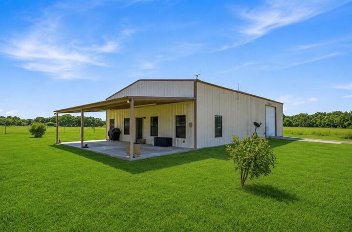 Property Photo: 1001 Marigold Court TX 76049