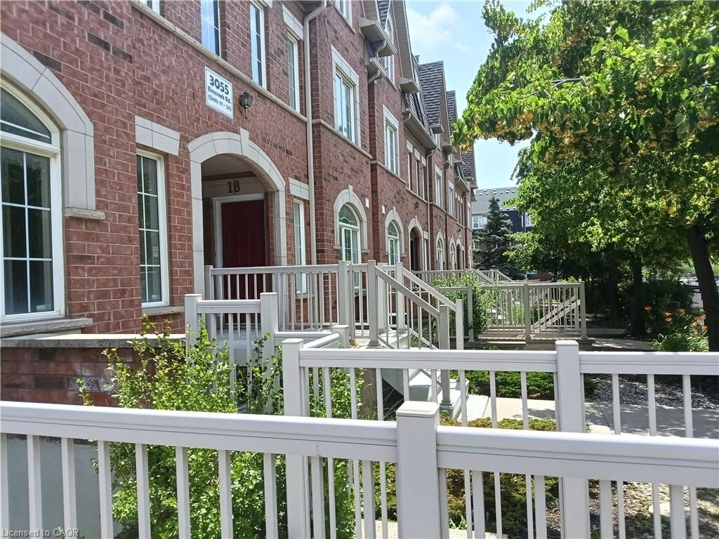 Property Photo: 3055 Elmcreek Road 5 ON L5B 4J9