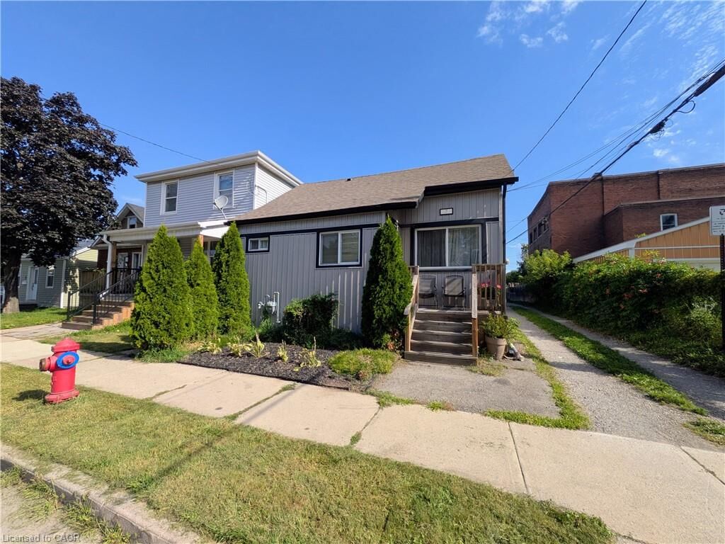 Property Photo:  7 Campbell Avenue  ON L8L 2M7 