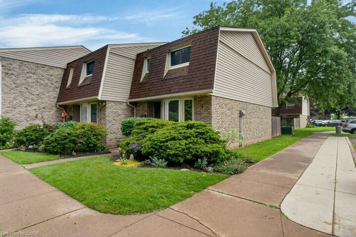 Property Photo: 75 Ventura Drive 1 ON L2R 7J7